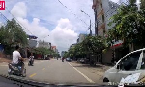 Little Kid Sprints into Street