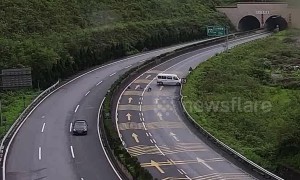 Two people thrown out of minibus after slamming into guardrails on Chinese highway