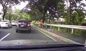 Filipino moped rider crashes after attempting to dodge traffic on sidewalk