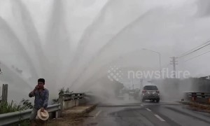 Burst water pipe drenches drivers in Thailand