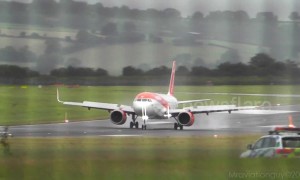 Hair-raising landings in high winds at the UK's Bristol airport