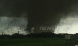 Huge tornado tears through small town in Nebraska