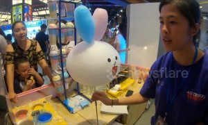 Vietnamese sweet shop creates animal faces from cotton candy