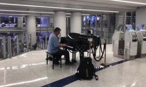 Random guy at Los Angeles airport plays lovely piano