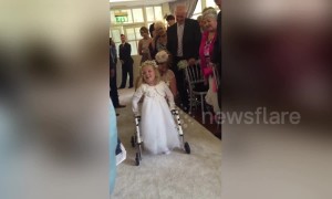 Heartwarming moment 4-year-old daughter walks for the first time at mother's wedding