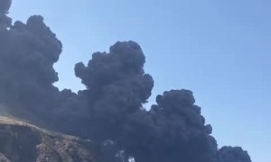 Incredible Smoke From Stromboli's Eruption
