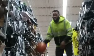 Stranger Helps Guy Test New Shoes