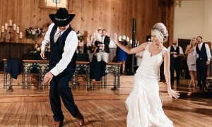 Father-daughter first dance medley had every guest on their feet