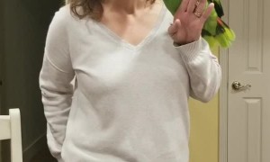 Parrot Puts on a Perfect Performance