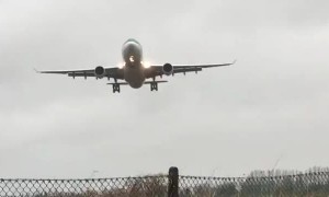 Pilot struggles to land plane in Dublin due to Storm Brendan 