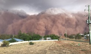 Dust Storm Descends on Parkes