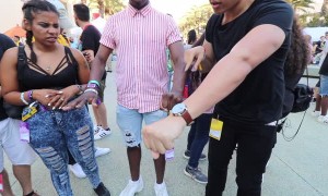 Magicians Black Sharpie Trick Stuns Crowd