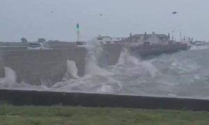Storm Jorge starts to crank up in Clontarf, Dublin 