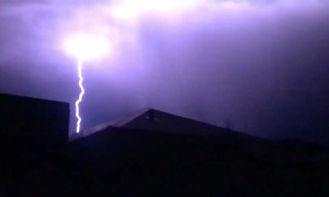 Australian storm rages above suburbs of Perth