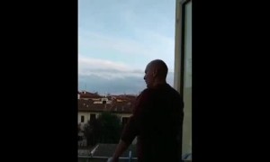 Man sings opera from his balcony for his neighbors