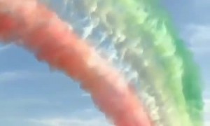 Italian Air Force incredible flag display lifts Italians' spirits