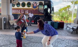 Last Family to Leave Disneyland Receives Round of Applause