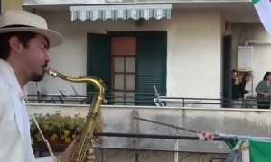 Quarantine is not a problem for this inspired performer! 