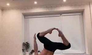 Man Performs Impressive Calisthenics Workout