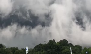 Spectacular Shelf Cloud Approaching
