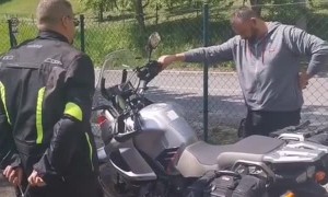 Mischievous Motorcyclist Causes Friend Some Confusion