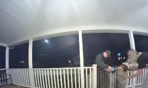 2-year-old gives delivery driver a hug without knowing his daughter had just passed away