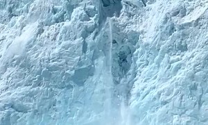 Cruise Boat Witnesses a Huge Chunk of Glacier Calving