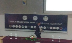 Curious Kitty Picks Perfect Time to Invade College Lecture