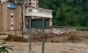Massive flooding in Turkey causes massive damage