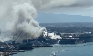Huge fire on USS Bonhomme Richard in San Diego