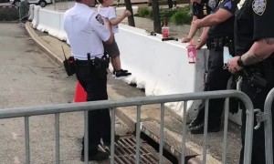 Appreciative Man Gives Roses to NYPD Officers