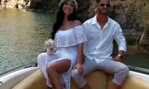 Couple Get Plenty of Advice During Pre-Wedding Photoshoot