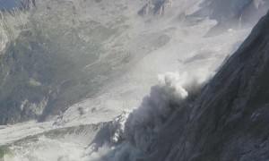 Massive rockslide caught on camera in Switzerland's Bregaglia Range