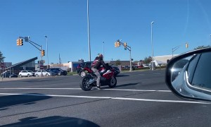 Motorcyclist Runs Red Light and Almost Crashes