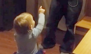 Toddler's hilarious argument with dad over who's cleaning the mess