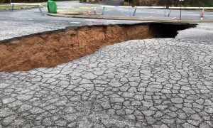 Extremely big sinkhole develops in Morganton, North Carolina  