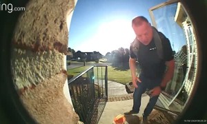 Man Drops Everything After Being Caught on Doorbell Trap