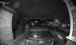 Strangers Captured Allegedly Stealing Catalytic Converter