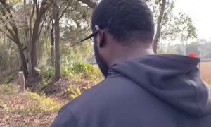 Coworker Has No Reaction to Reptile