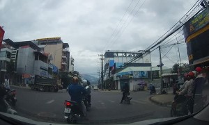 Truck Runs Red Light and Gives Rider a Fright