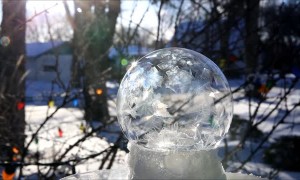 Polar Vortex Leads to Mesmerizing Freezing Bubbles