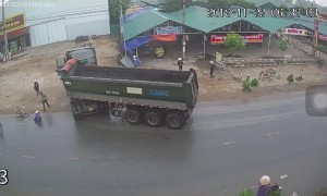 Cyclist Makes a Bad Call and Gets Bumped