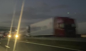 France Closes Borders Leaving Hundreds of Drivers Stranded on Christmas Eve