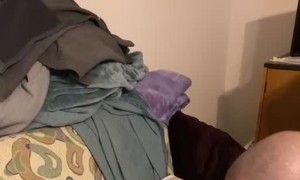 Twin Daughters Don't Approve of Dad 's Shaved Face