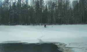 Good Samaritans Braves Icy Cold Water to Save Animal