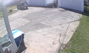 Brave Neighbor Delays House Fire while Waiting for Fire Department