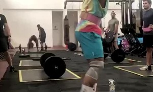 Man Lifts Huge Weight With One Arm