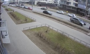 Father's Fast Reflexes Saves Child from Out of Control Car