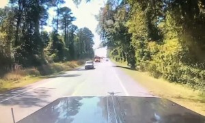 Dangerous Overtaking Manoeuvre Sends Pickup Into Ditch