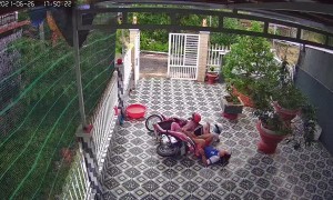 Slippery Floor Makes Entire Family Fall